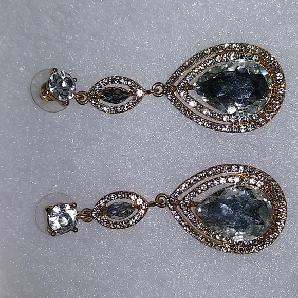 Stunning 3 Piece Set CZ Bracelet and Earrings Boxed - Picture 2 of 8